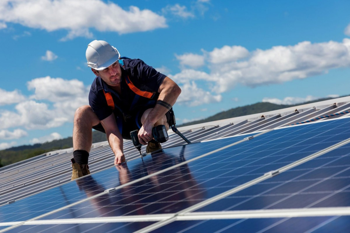 The Benefits of Specializing in Renewable Energy as an Electrician